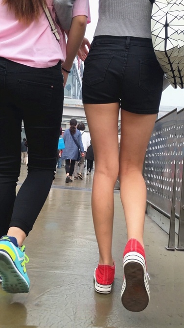 4K-极品热裤细腿红色帆布鞋高中美眉C048[2.33G]