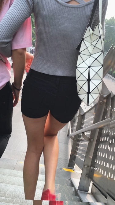 4K-极品热裤细腿红色帆布鞋高中美眉C048[2.33G]