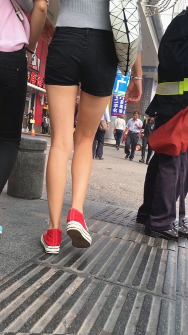 4K-极品热裤细腿红色帆布鞋高中美眉C048[2.33G]