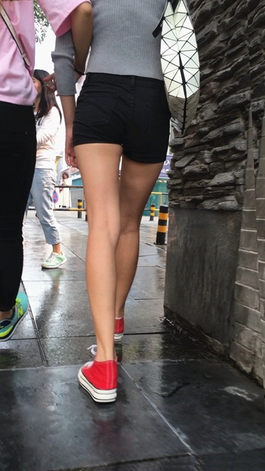 4K-极品热裤细腿红色帆布鞋高中美眉C048[2.33G]