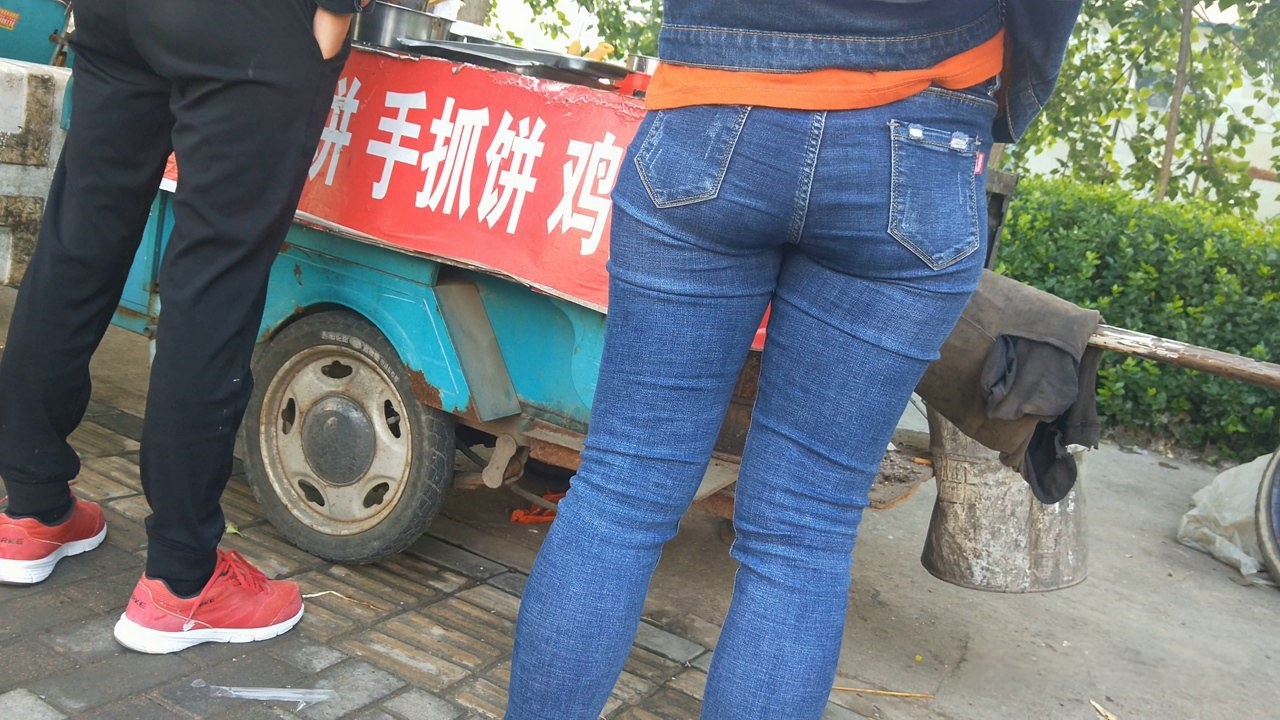 年轻美眉的紧翘苹果臀SF002[509M]