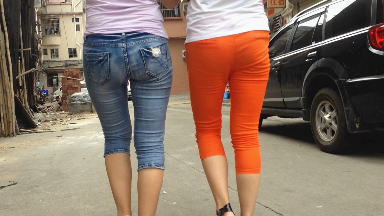 一路跟拍蓝色牛仔裤美眉MM009[343M]