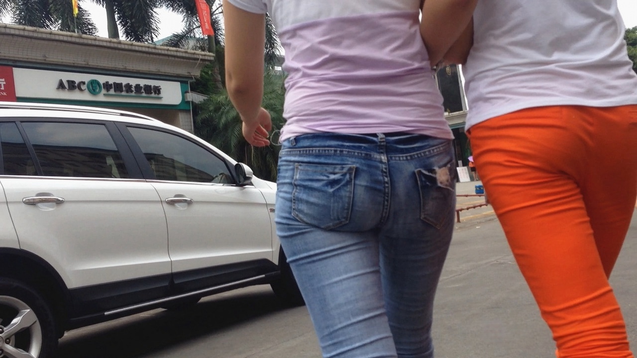 一路跟拍蓝色牛仔裤美眉MM009[343M]