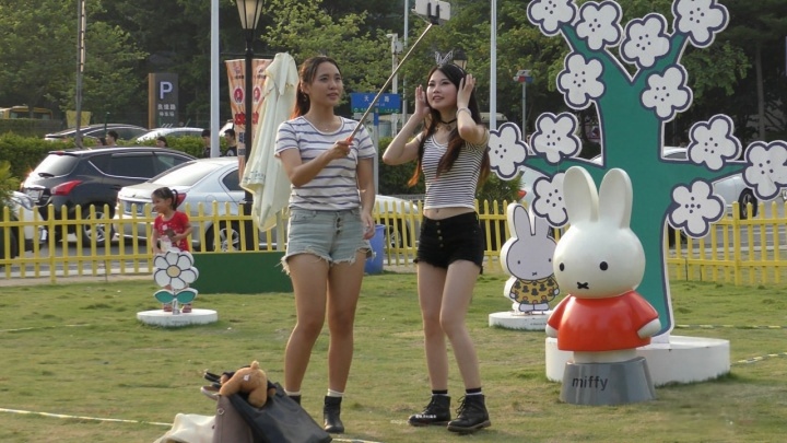 两个大二的短裤MT师妹[MP4/2GB]