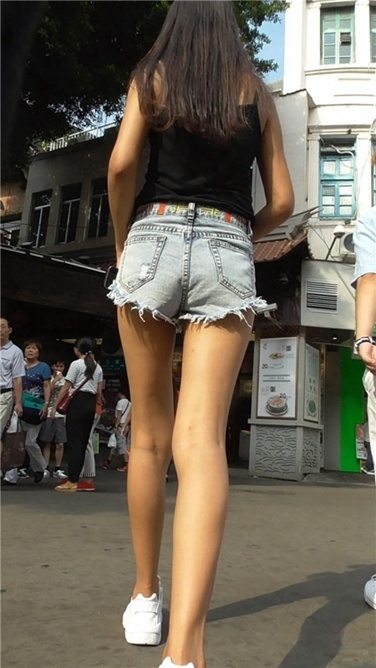 来看一双女神长腿[MP4/525MB]