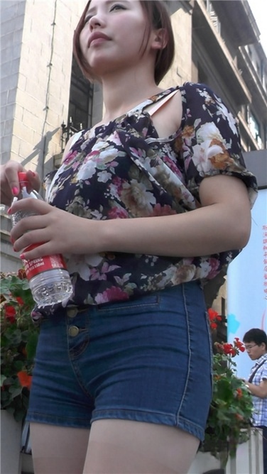 他的肉丝短牛漂亮女友[MP4/1.5GB] 