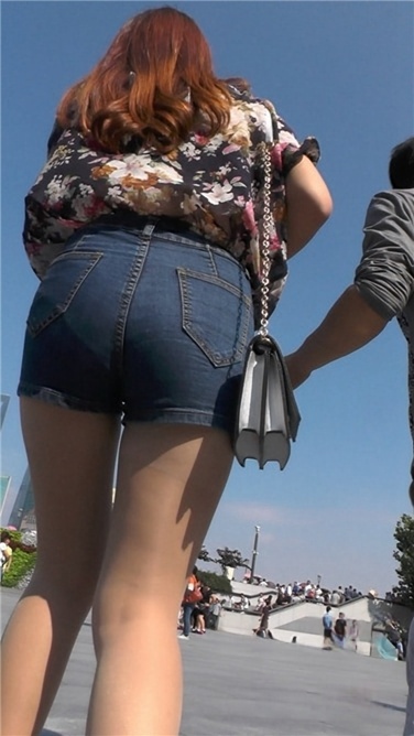 他的肉丝短牛漂亮女友[MP4/1.5GB] 