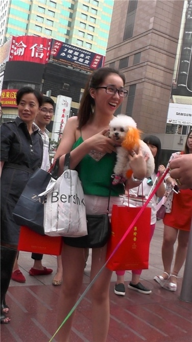 超性感丰臀白短裤低胸美女[MP4/1.2GB]