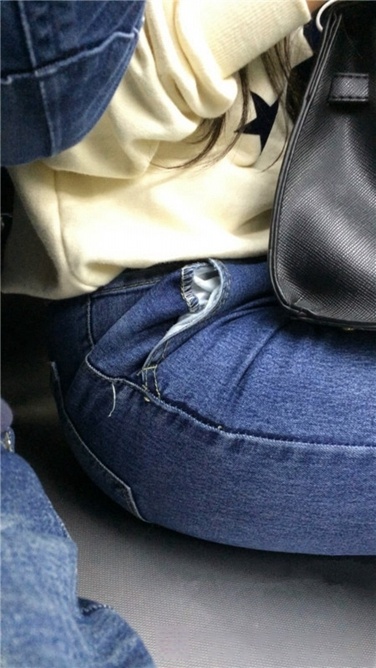 地铁偶遇极品清纯紧牛长腿小妹[MP4/2GB]