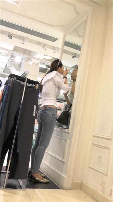 极品蜂腰翘臀紧牛大美女[MP4/2GB]