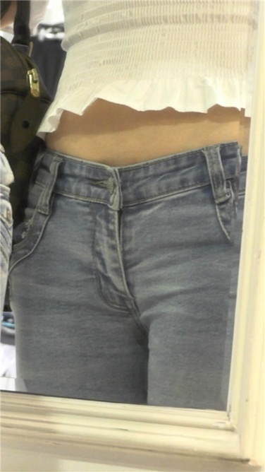 极品蜂腰翘臀紧牛大美女[MP4/2GB]