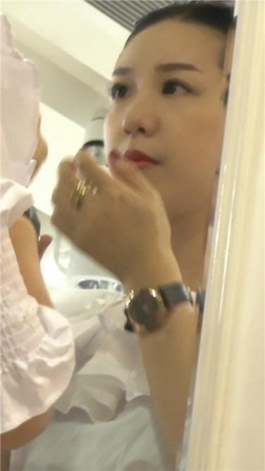 极品蜂腰翘臀紧牛大美女[MP4/2GB]