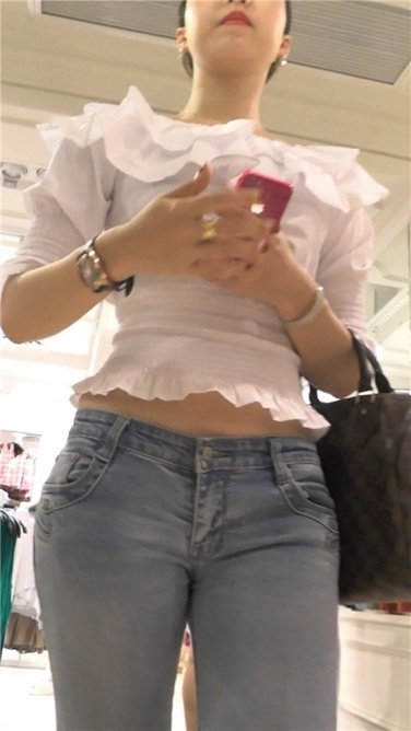 极品蜂腰翘臀紧牛大美女[MP4/2GB]