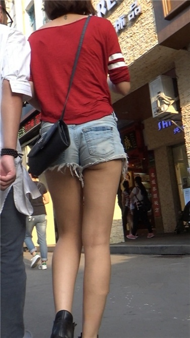 红T恤热牛美月牙[700MB/MP4]