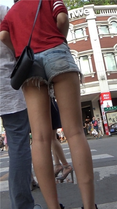 红T恤热牛美月牙[700MB/MP4]