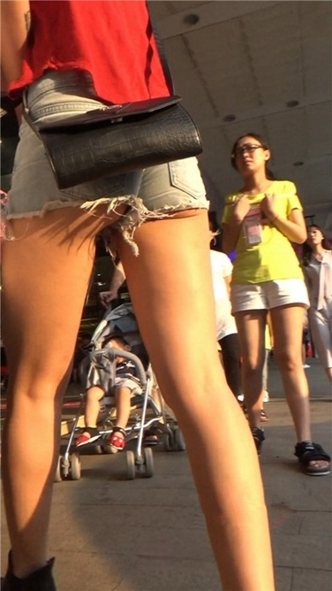 红T恤热牛美月牙[700MB/MP4]