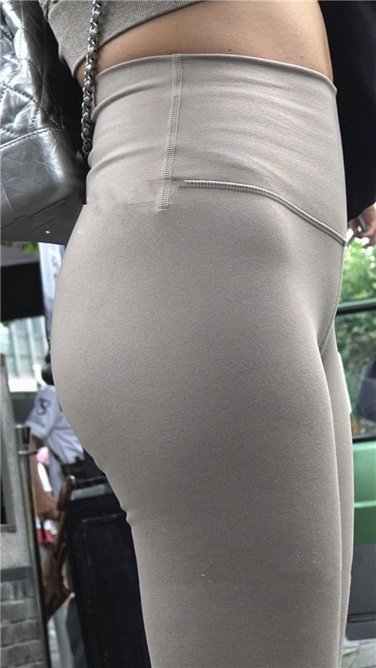 超性感紧身瑜伽裤美三角美女[MP4/2GB]