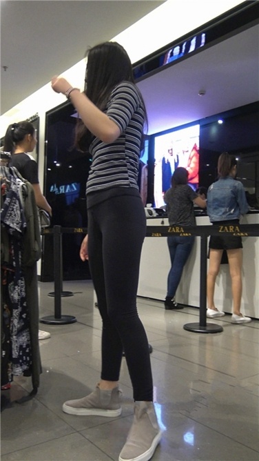 4K超清！超极品轻盈紧身瑜伽裤翘屯美女试衣服【MP4/3GB】