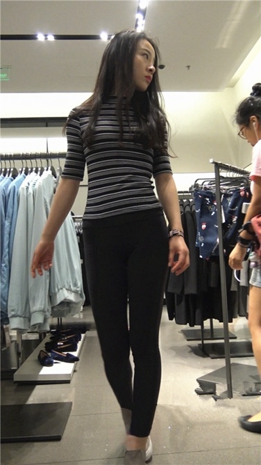 4K超清！超极品轻盈紧身瑜伽裤翘屯美女试衣服【MP4/3GB】