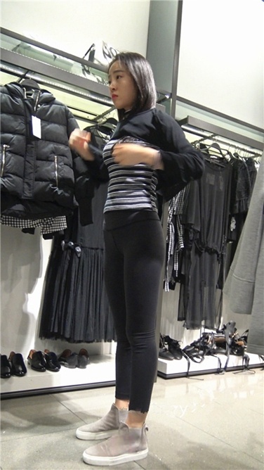 4K超清！超极品轻盈紧身瑜伽裤翘屯美女试衣服【MP4/3GB】