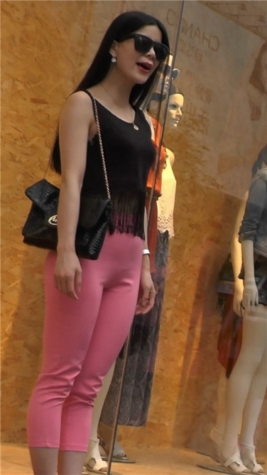 超性感极品大臀粉裤T内MM[MP4/1.5GB]