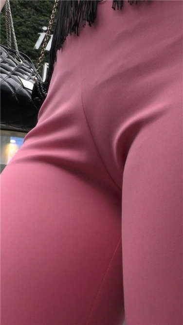 超性感极品大臀粉裤T内MM[MP4/1.5GB]