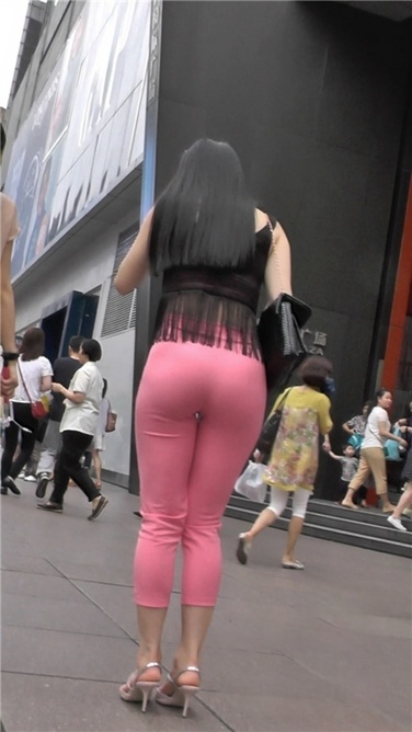 超性感极品大臀粉裤T内MM[MP4/1.5GB]