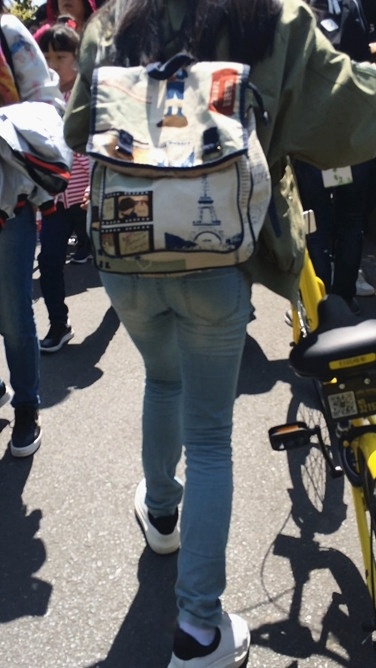 修长笔直街拍MT的小姐姐[72.9M/MOV]