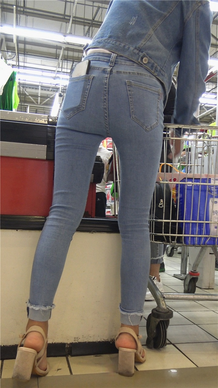 4K-高跟牛仔大宽臀美女[2.66G/MOV]