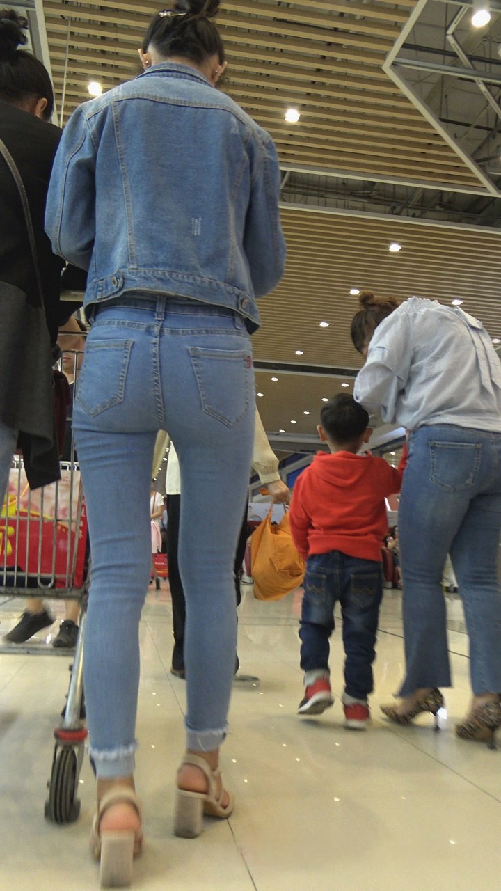 4K-高跟牛仔大宽臀美女[2.66G/MOV]