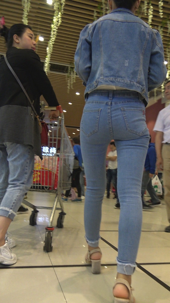 4K-高跟牛仔大宽臀美女[2.66G/MOV]