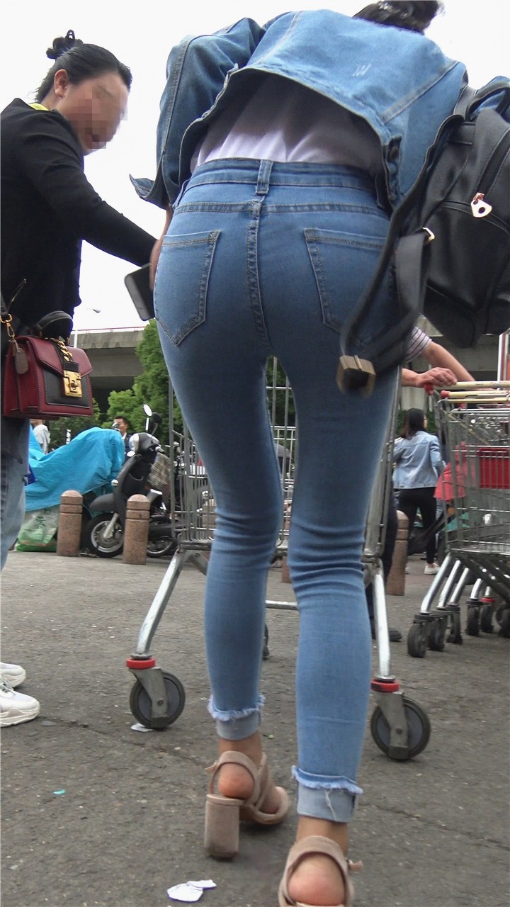 4K-高跟牛仔大宽臀美女[2.66G/MOV]