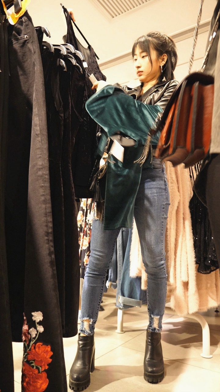 4K-高跟牛仔大宽臀美女[2.66G/MOV]