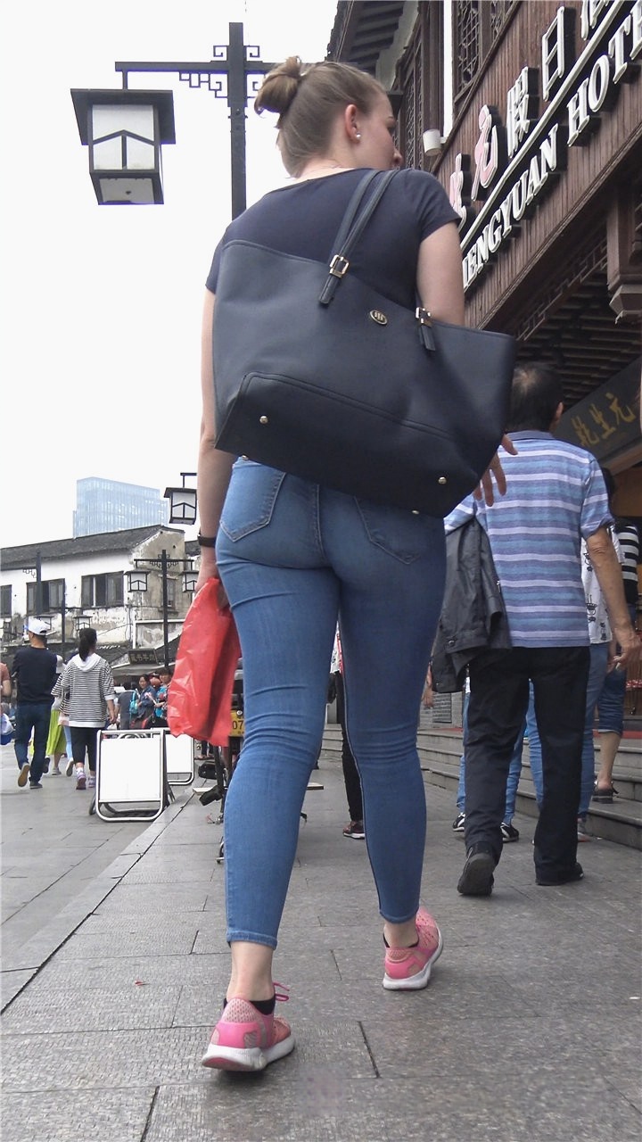 4K-蓝色紧牛洋妞美眉[2.3G/MP4]