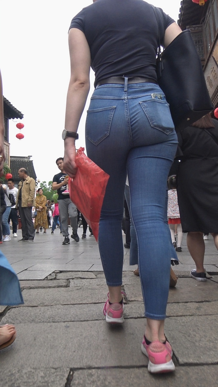 4K-蓝色紧牛洋妞美眉[2.3G/MP4]