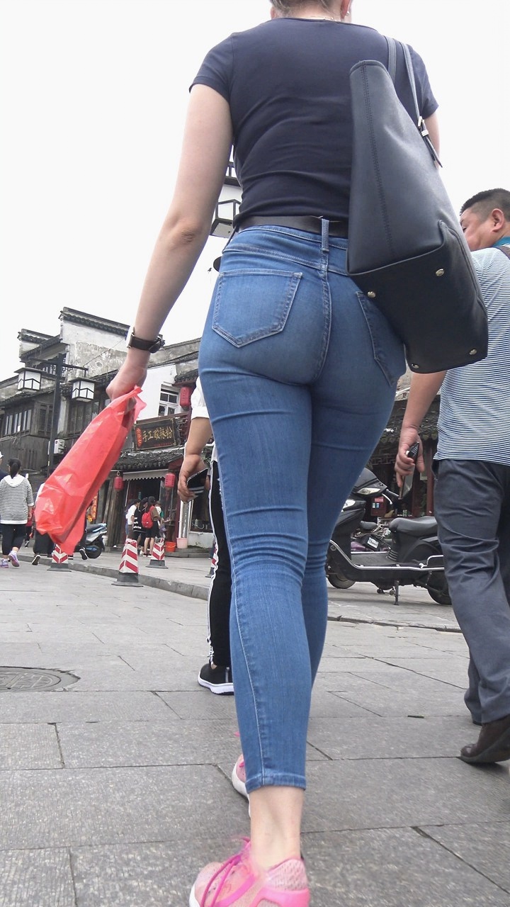 4K-蓝色紧牛洋妞美眉[2.3G/MP4]