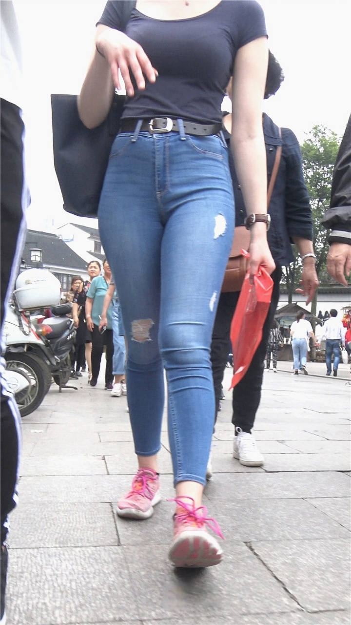 4K-蓝色紧牛洋妞美眉[2.3G/MP4]