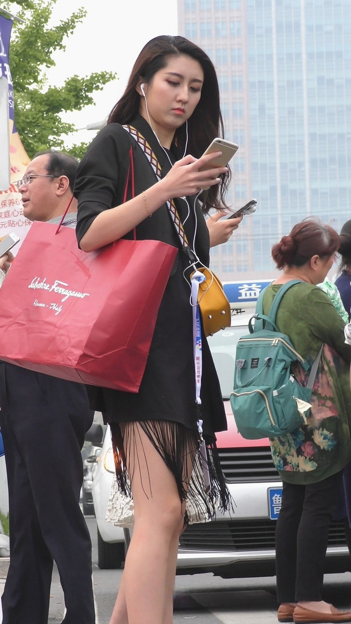 4K-街拍极品时尚美女模特[2.11G/MP4]