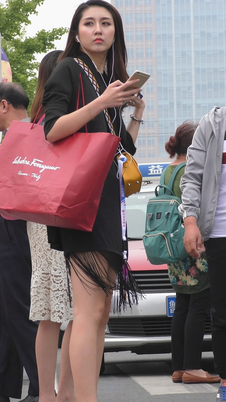 4K-街拍极品时尚美女模特[2.11G/MP4]