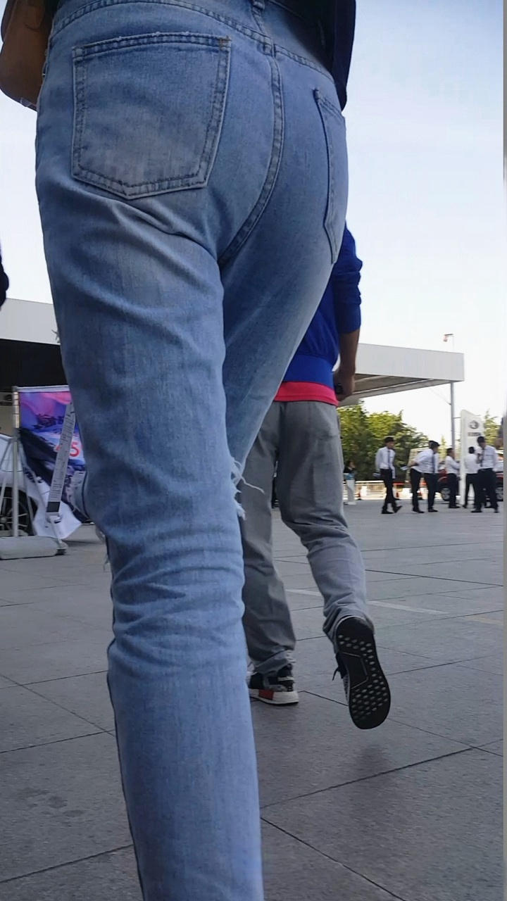 4K-街拍极品时尚美女模特[2.11G/MP4]