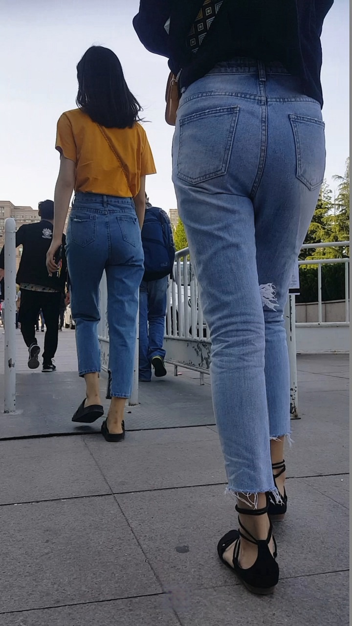 4K-街拍极品时尚美女模特[2.11G/MP4]