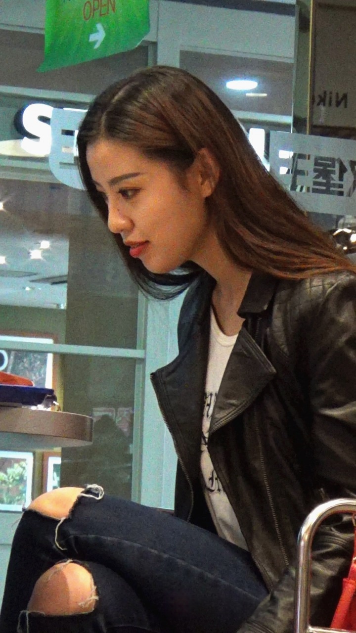 街拍长腿牛仔裤美女模特[645M/MTS]