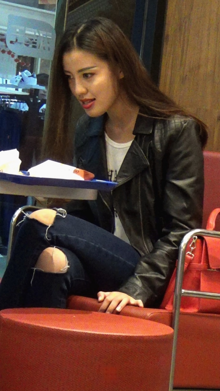 街拍长腿牛仔裤美女模特[645M/MTS]