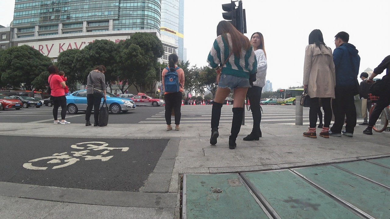 4K－极品牛仔热裤漂亮美眉，有亮点[949M/MP4]