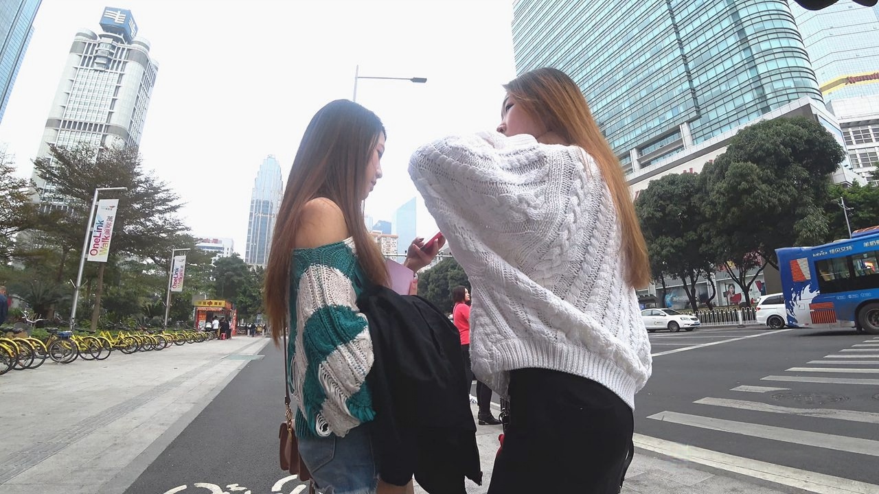 4K－极品牛仔热裤漂亮美眉，有亮点[949M/MP4]