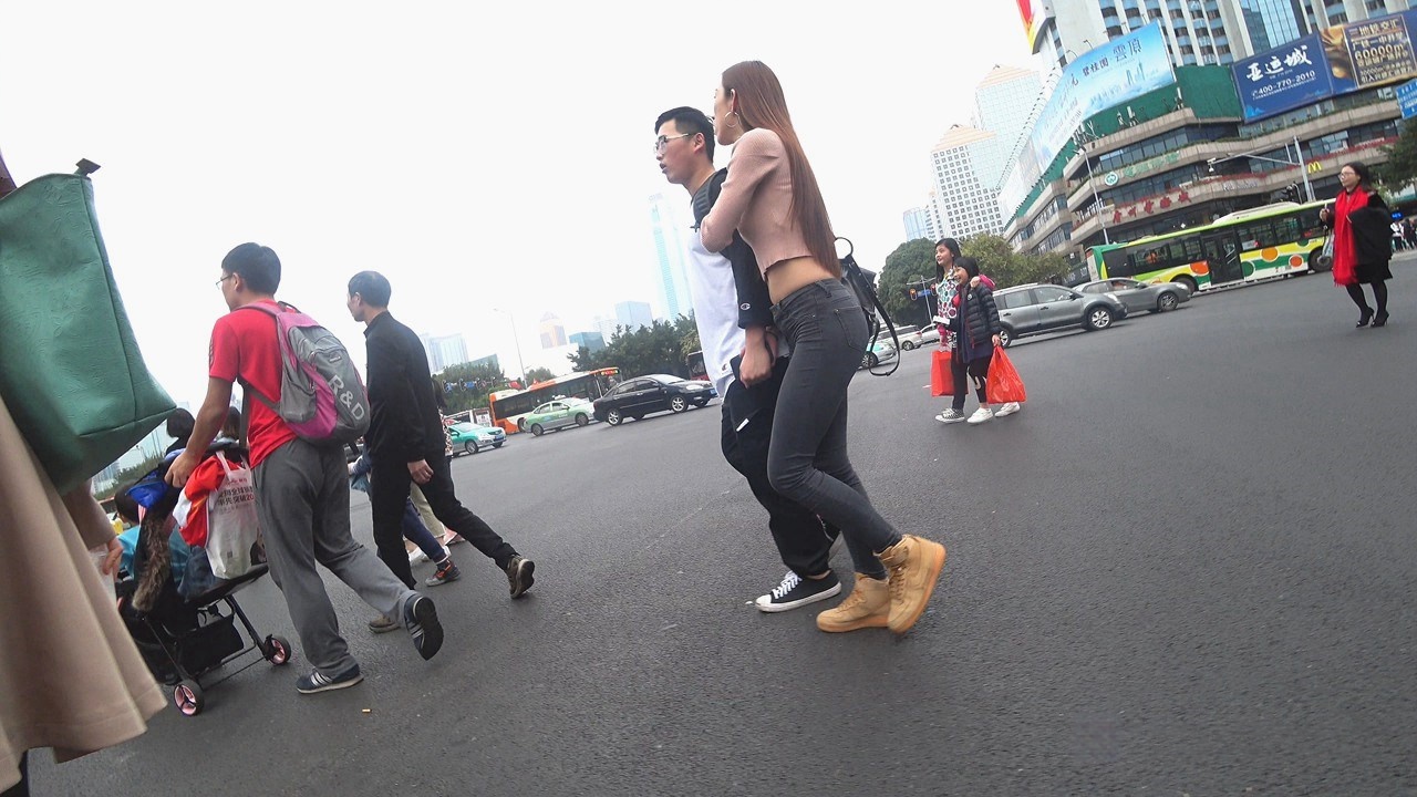 4K-街拍极品完美翘臀牛仔裤美女[780M/MP4]