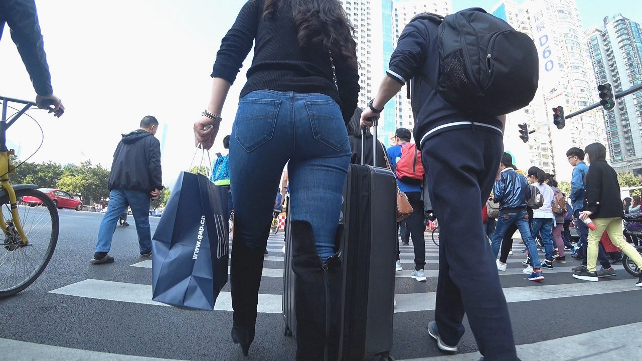 4K-时尚性感极品牛仔裤圆润翘臀美妇[1.19G/MP4]