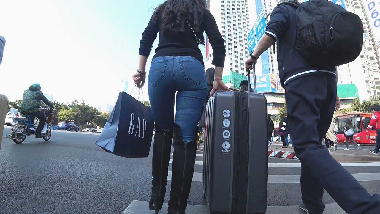 4K-时尚性感极品牛仔裤圆润翘臀美妇[1.19G/MP4]