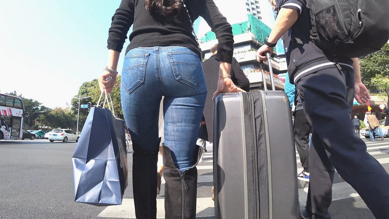 4K-时尚性感极品牛仔裤圆润翘臀美妇[1.19G/MP4]