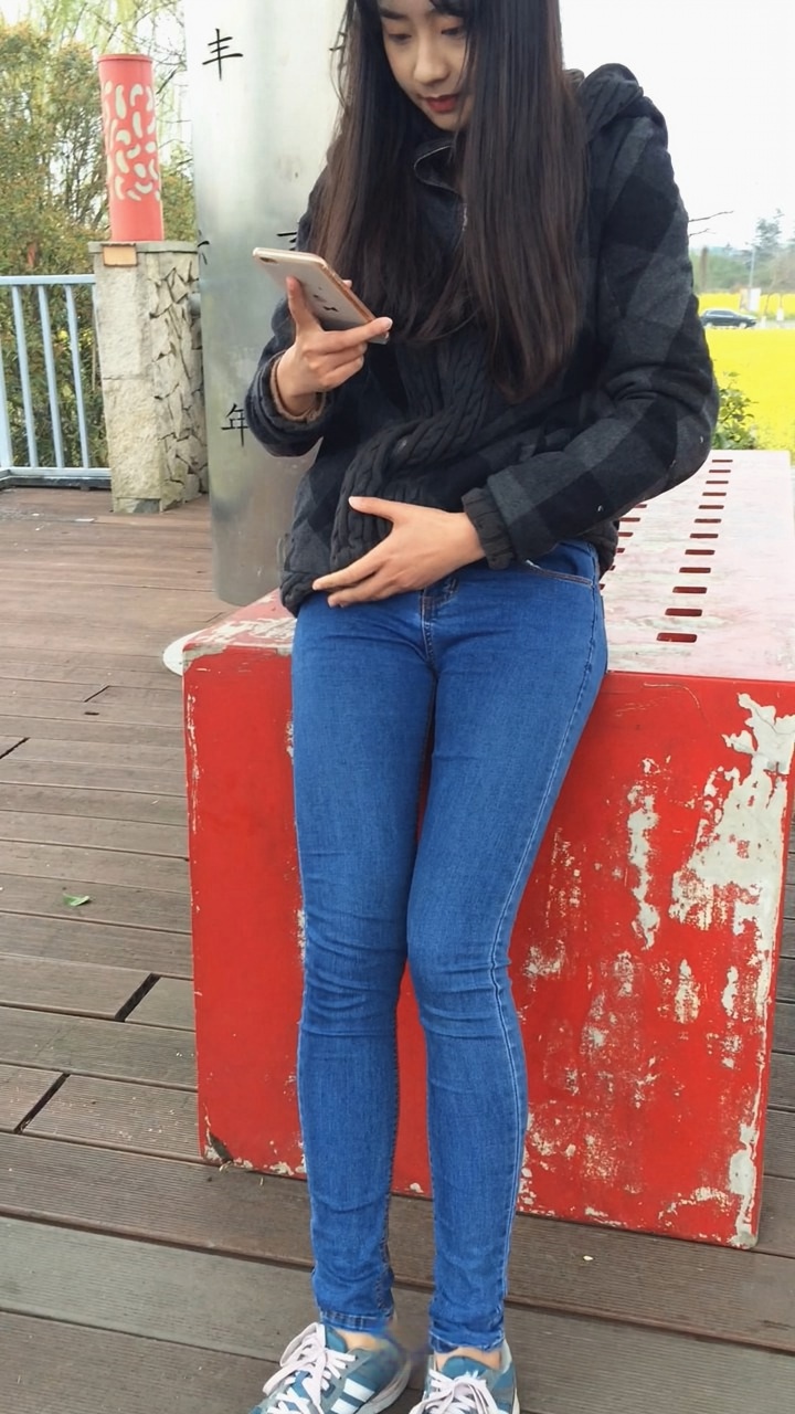 纯洁蓝牛长发美眉[498M/MOV]